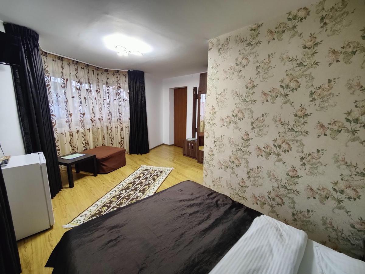 Отель Casa Adina Синая Экстерьер фото
